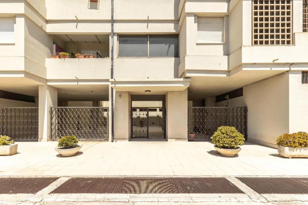 Ice Apartment - Free Wifi Quartu Sant'Elena 0*,