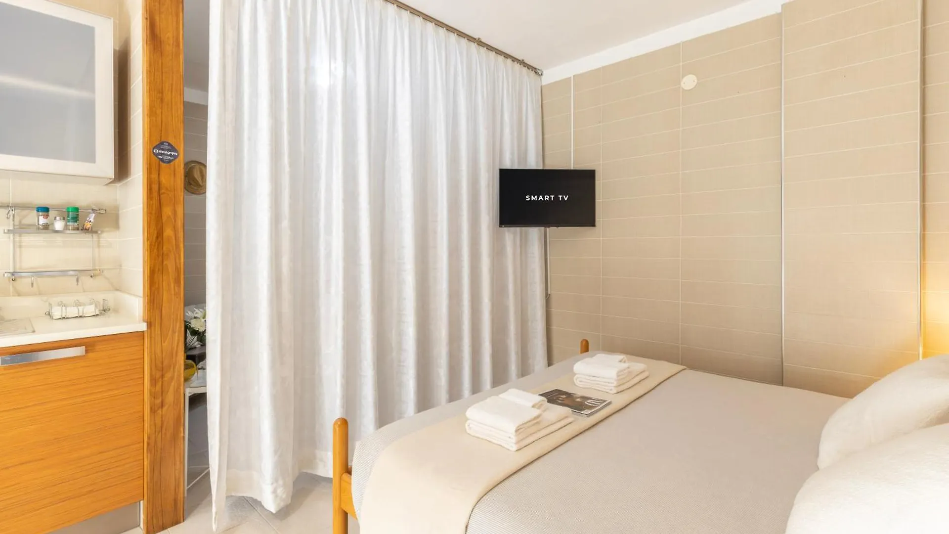 Ice Apartment - Free Wifi Quartu Sant'Elena 0*,